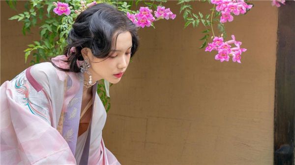 荔枝视频免费安装:演员情感的投入让你仿佛置身其中