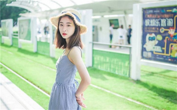 草莓丝瓜深夜释放自己的歌词最新版:给用户们带来很多优质视频的播放软件