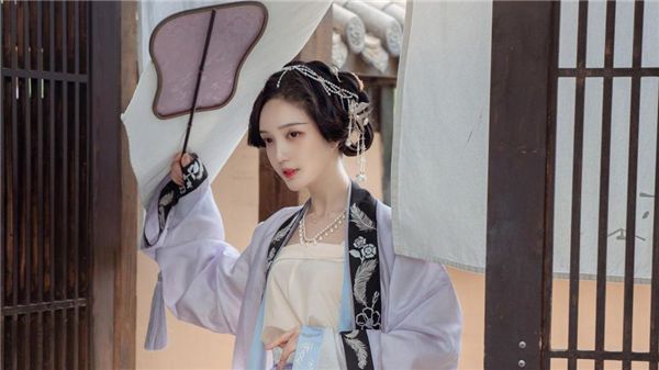 蜜桃视频app免费手机版:看片如此简单方便