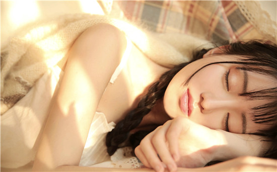 鲸鱼传媒app下载汅api解锁版：一款专属宅男深夜免费看片必备的播放软件