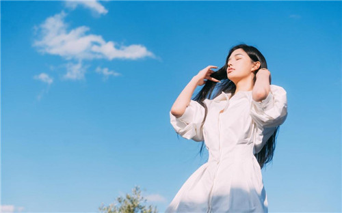 污草莓樱桃丝瓜绿巨人秋葵笔趣阁2024免费版：观看视频都可以享受很多精彩的播放软件