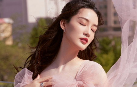 忘忧草俏佳人ios:中有着大量精彩刺激的美女视频影视推荐给大家