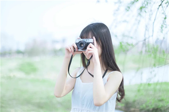 草莓芭乐丝瓜绿巨人榴莲污版无限看：对观影没有限制的播放APP