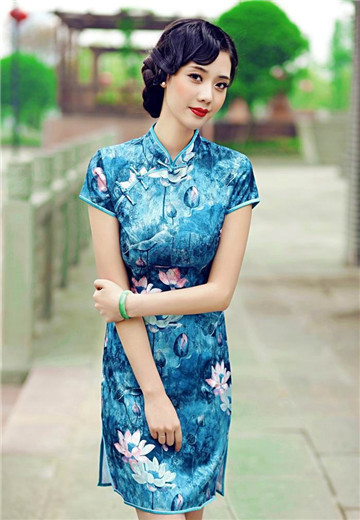 英雄联盟手游暗裔剑魔怎么玩 暗裔剑魔亚托克斯技能介绍团战思路