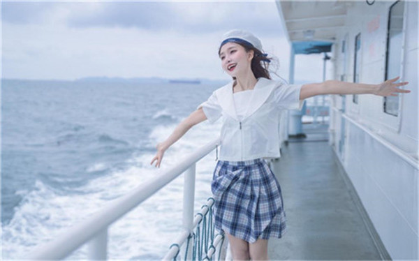 丝瓜草莓成版人版官方：成版人看的福利视频