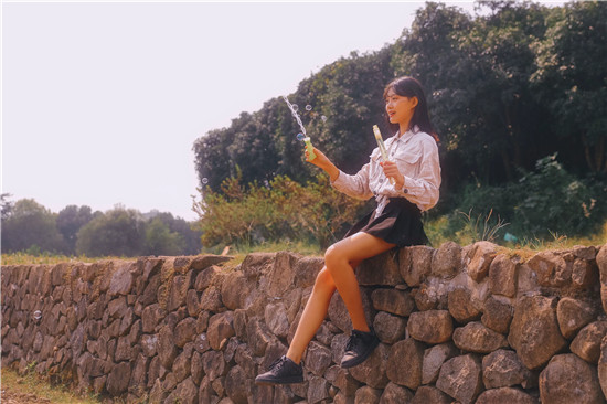 国色天香社区视频免费高清在线观看完整版：让你们享受自由免费的观影解闷