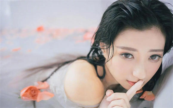 А√新版天堂资源中文8资源种类齐全,网友:非常的好用!