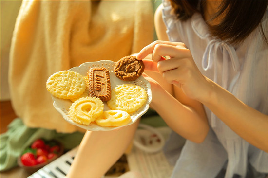 丝瓜草莓榴莲秋葵芭乐18岁污超多极致内容一饱眼福,网友：全部免费