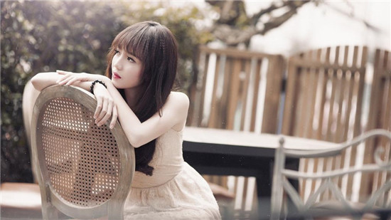 草莓 香蕉 丝瓜 绿巨人 秋葵：污草莓黄瓜绿巨人丝瓜向日葵下载安装ios版