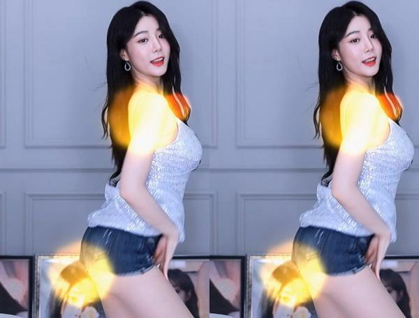 1区2区3区4区产品乱码入口推出免费试用30天特权,网友:每天不上线都亏了!