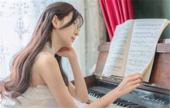 丝瓜秋葵草莓绿巨人大全app:每天都能够为你们推送出各种精彩的视频