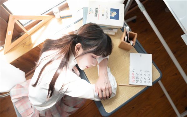 向日葵全新破解版:看似清纯的妹子竟然经验丰富