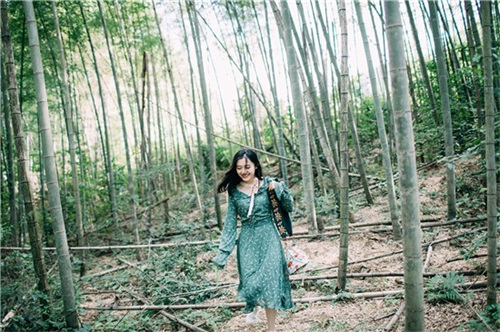 绿巨人污版永久VIP精简版免费：兴趣影视点播热度随时为观众分享