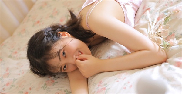 草莓榴莲向日葵秋葵绿巨人手机版：一款可以在第一时间观看最新视频的播放软件