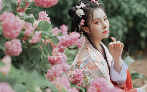 秋葵 草莓 丝瓜 黄瓜 榴莲绿巨人最新版：可以无限免费体验的播放软件