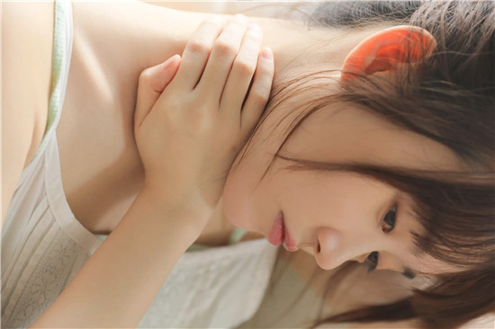 丝瓜草莓榴莲秋葵芭乐18岁污卍解锁版够免费看片，网友：真过瘾！