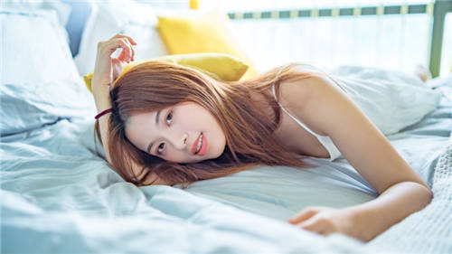 蜜芽miya192.mon破解版：一款适合夜晚一个人看的视频软件