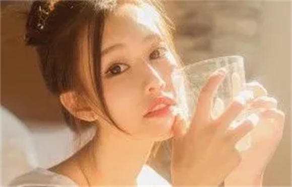 草木影视在线视频免费观看资源更新不停，网友：精彩内容任你点播！