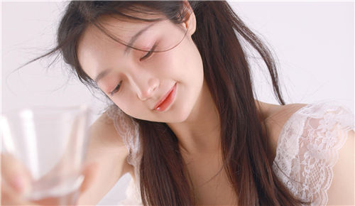 丝瓜草莓榴莲秋葵芭乐18岁污卍最新版：一款让人爱不释手的播放软件