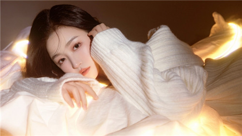 国精产品一二伊田园9777免费版：可以无限下载资源的播放器