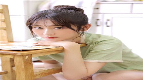 草莓榴莲向日葵十八岁全微糖免费版：一款优雅时尚的播放软件