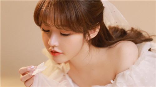 蕾丝草莓榴莲向日葵秋葵大全：劲爆影片让人爱不释手