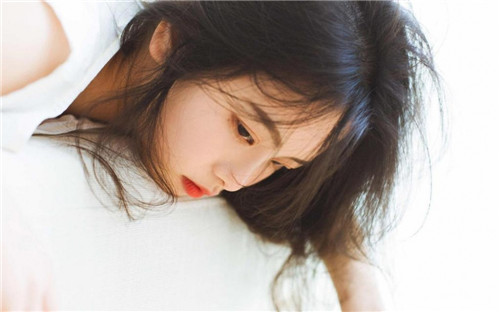 香蕉丝瓜向日葵黄瓜榴莲污绿巨人18手机版：每天都会更新超多视频的播放软件