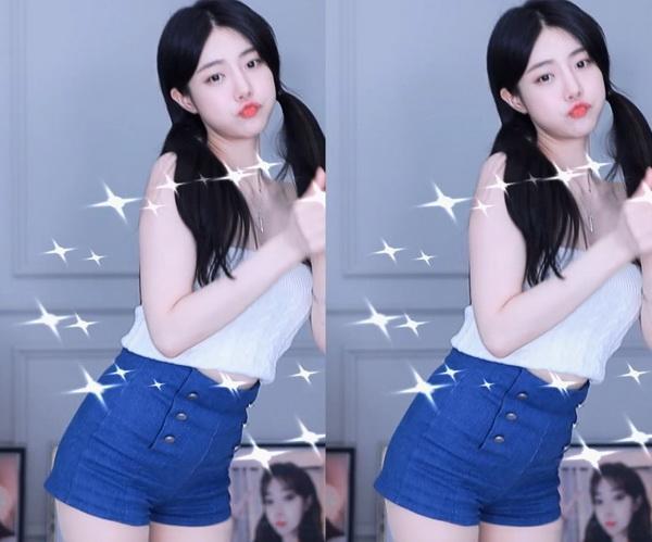 国产超清卡1卡2卡3老狼开放pk专区,网友:女主播竞争超激烈!