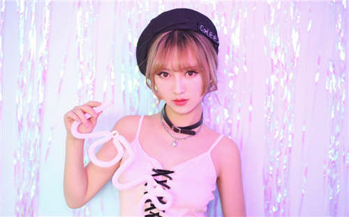 欧洲人物动物交互视觉没有任何广告，网友：看视频更高效！