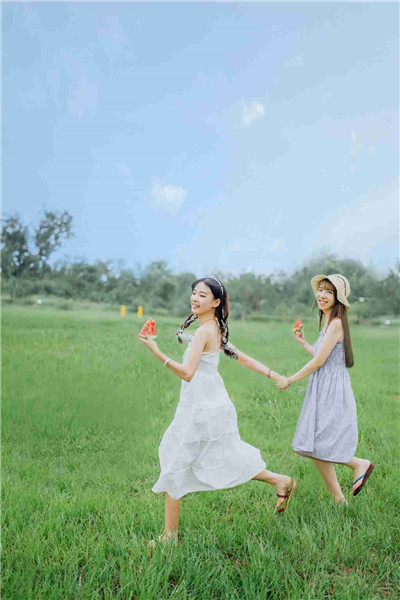 花季传媒v3.179：精彩好看的视频一键搜索免费看vip电影的播放器