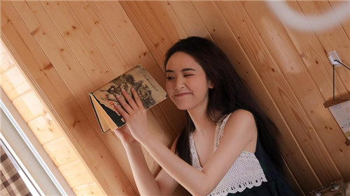 花季传媒v3.072每天免费三次污版：一款每天夜里免费三次看片的软件