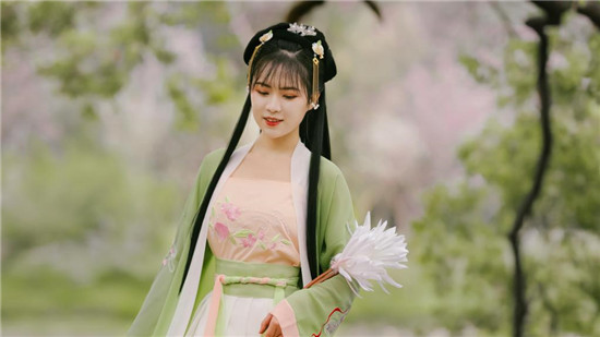 8008幸福宝草莓：永久免费提供的手机视频直播APP