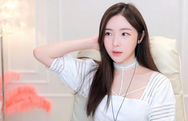 网友表示含羞草传媒旧版每天免费三次不够用，内容太过精彩令人无法自拔