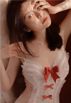 晚上偷偷看哔哩哔哩截图1