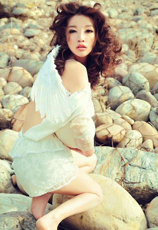 石榴视频幸福宝深夜释放自己日女截图1