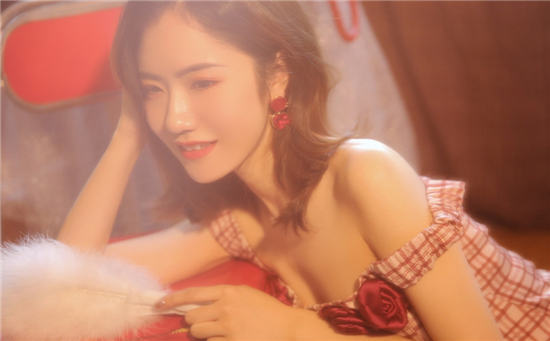 旧版草莓无线观看网站国语版:宅男必备看片神器