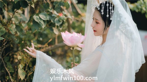 草莓榴莲秋葵绿巨人网络每天按时更新劲爆视频，网友：无法自拔!