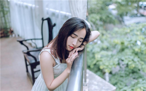 虫虫直播app免费解锁版:拥有神级素颜迷人网络女神的湿身诱惑