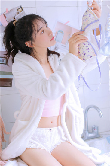 一个人看的www高清免费下载最新版:一款自带字幕的影视播放软件