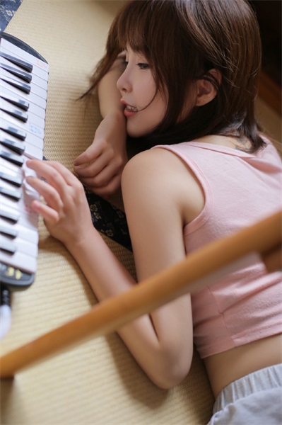 18岁污榴莲丝瓜草莓秋2023无限制版截图3