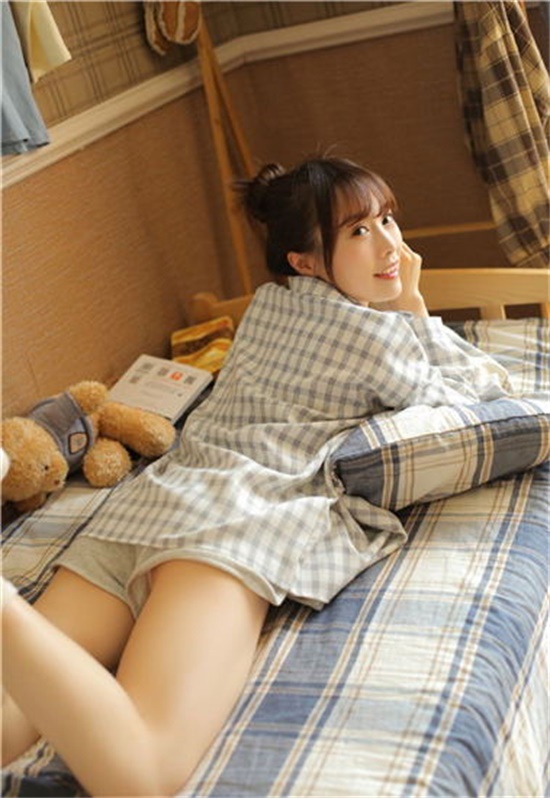 污丝瓜草莓榴莲深夜释放自己免费直播截图1