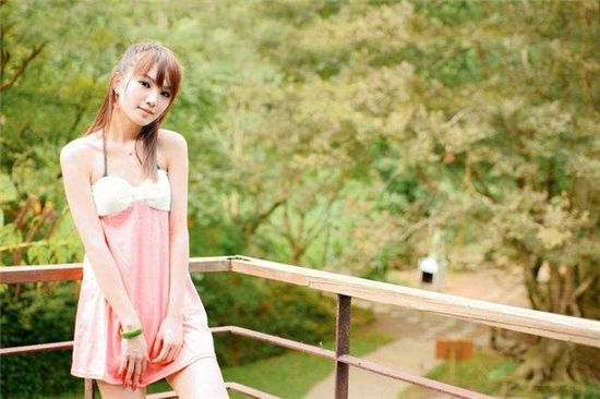 彩云直播app最新版：漂亮美女小姐姐有颜又有才带给你快乐