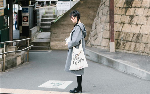 天下第一社区www日本在线精品版：自由免费看视频的播放软件