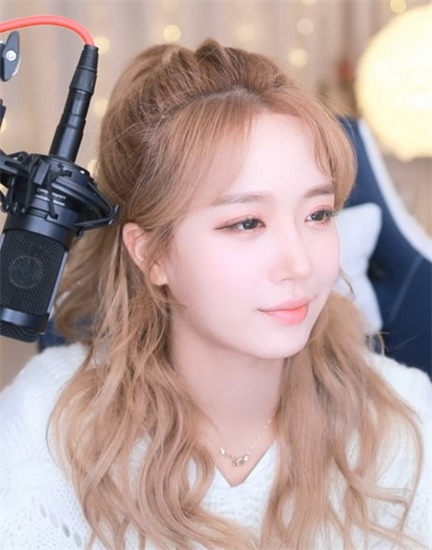 丝瓜视频鸭脖视频小猪视频ios版下载:向日葵草莓丝瓜鸭脖小猪秋葵下载