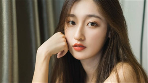 蜜芽忘忧草二区欢迎您:一款沉浸式的手机观影软件