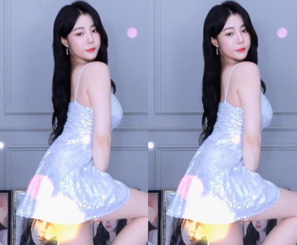 忘忧草在线社区www日本在线播放功能怎么不见了？网红方正：已经取消了！