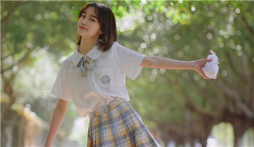 葫芦娃app直播下载安装2021：一家主打聊天交友服务的美女直播平台