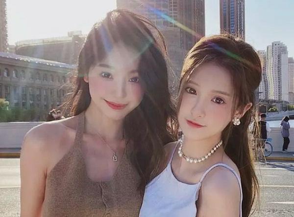 抖音网红易梦玲最新街拍,全靠角度美颜滤镜营造美女感