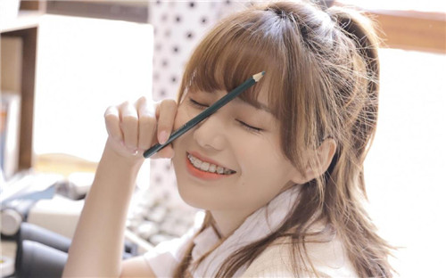 丝瓜草莓榴莲秋葵芭乐18岁污卍精品版：一款专门为喜欢看视频的小伙伴打造的手机软件