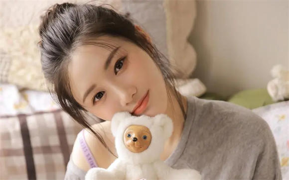 大香煮伊区一二三四区2021每天都会更新，网友：想看什么都有！